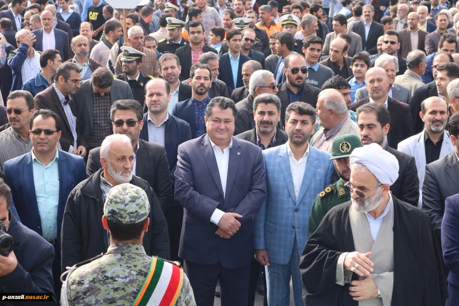 شرکت در راهپیمایی بزرگ 13 آبان با حضور ریاست ، کارکنان و دانشجویان مرکز 3