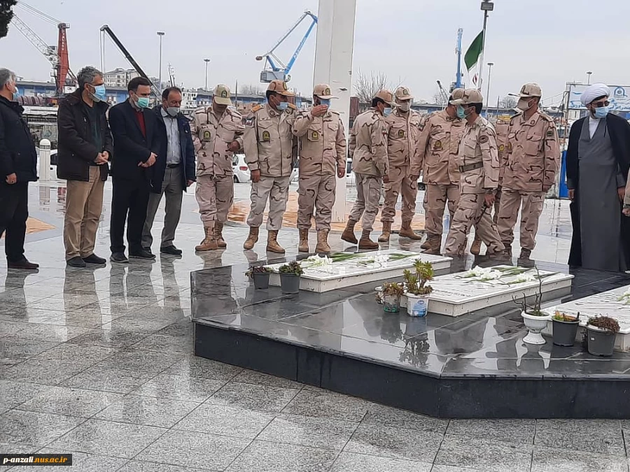 مراسم سالروز دوازده بهمن 1400 و گلزیزان مزار شهدای گمنام و رژه ناوگان نیروی دریایی 4
