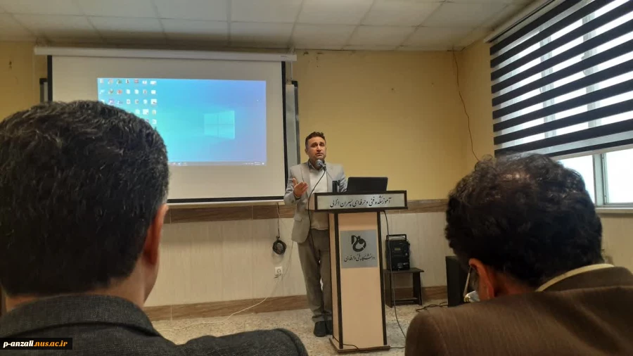 برگزاری سمینار بمناسبت گرامیداشت روز دانشجو و هفته پژوهش 3