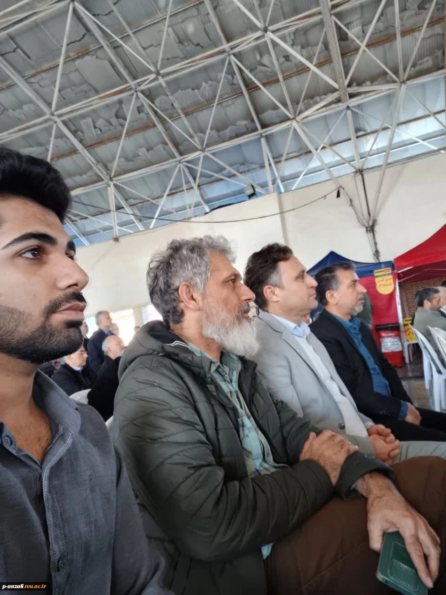 شرکت همکاران ، اساتید و دانشجویان آموزشکده فنی و حرفه ای پسران بندر انزلی در مراسم روز 9 دی و حضور در مزار شهدای گمنام شهرستان بندر انزلی 3