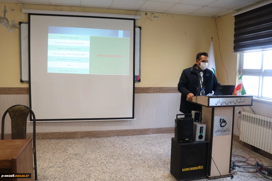 برگزاری سمینار هفته پژوهش با عنوان  تاثیر آموزش در کاهش سوانح دریایی
 3