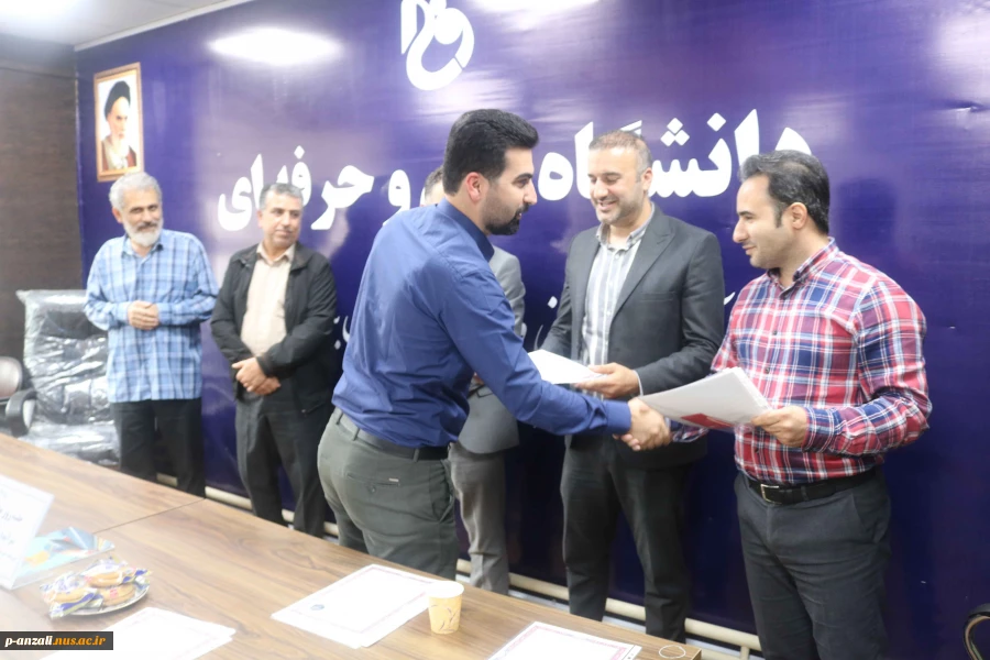مراسم گرامی داشت هفته معلم و  تقدیر از سرآمدان آموزشی در آموزشکده ملی  مهارت بندر انزلی
 2