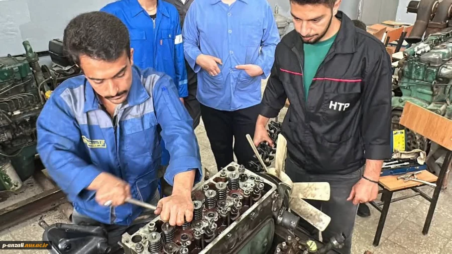 اولین دوره مسابقات تعمیر موتور دیزل دریایی مختص دانشجویان مکانیک موتورهای دریای در آموزشکده ملی مهارت بندر انزلی 5