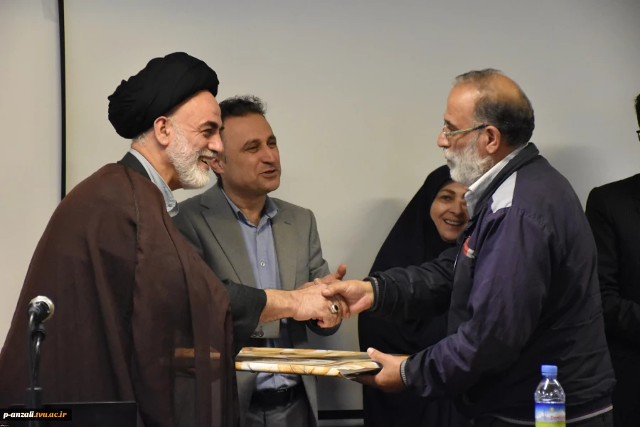 به مناسبت هفته دفاع مقدس:
گرامیداشت هفته دفاع مقدس در دانشگاه ملی مهارت استان گیلان برگزار شد و از ایثارگران دفاع مقدس دانشگاه تقدیر به عمل آمد. 5