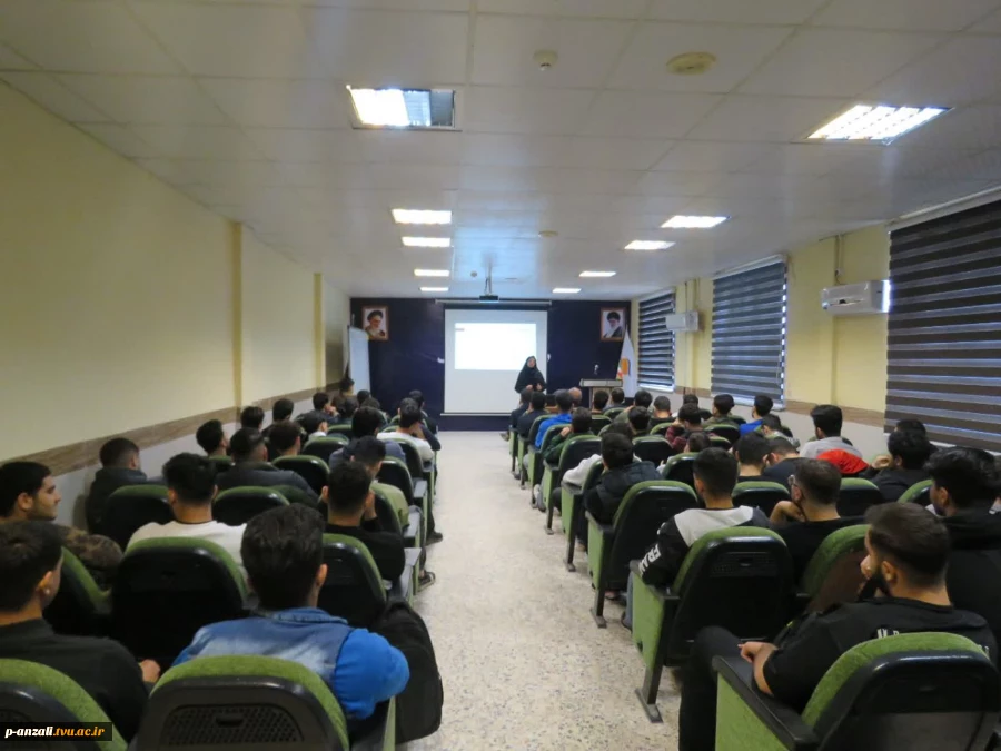 برگزاری همایش آشنایی با خدمات و امکانات مراکز رشد و پارک علم و فناوری در آموزشکده ملی مهارت بندرانزلی (شهید خدادادی) 3