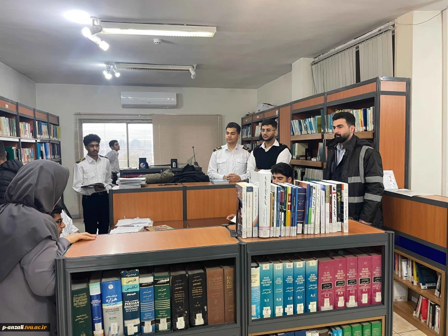 بازدید و عضویت دانشجویان نوورود آموزشکده ملی مهارت بندر انزلی در کتابخانه اداره کل بنادر و دریانوردی استان گیلان 2