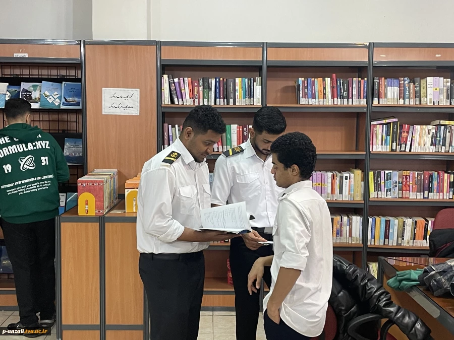 بازدید و عضویت دانشجویان نوورود آموزشکده ملی مهارت بندر انزلی در کتابخانه اداره کل بنادر و دریانوردی استان گیلان  2
