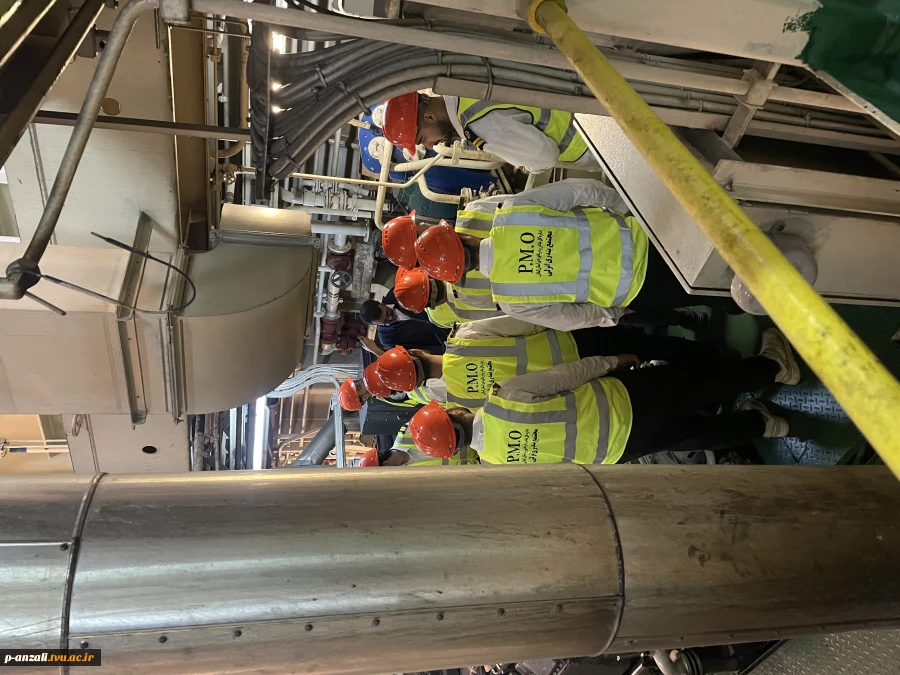 بازدید علمی دانشجویان کاردانی مکانیک موتورهای دریایی از لایروب هاپر ساکشن یاسین در مجتمع بندر انزلی
 4