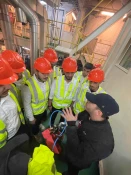 بازدید علمی دانشجویان کاردانی مکانیک موتورهای دریایی از لایروب هاپر ساکشن یاسین در مجتمع بندر انزلی 4