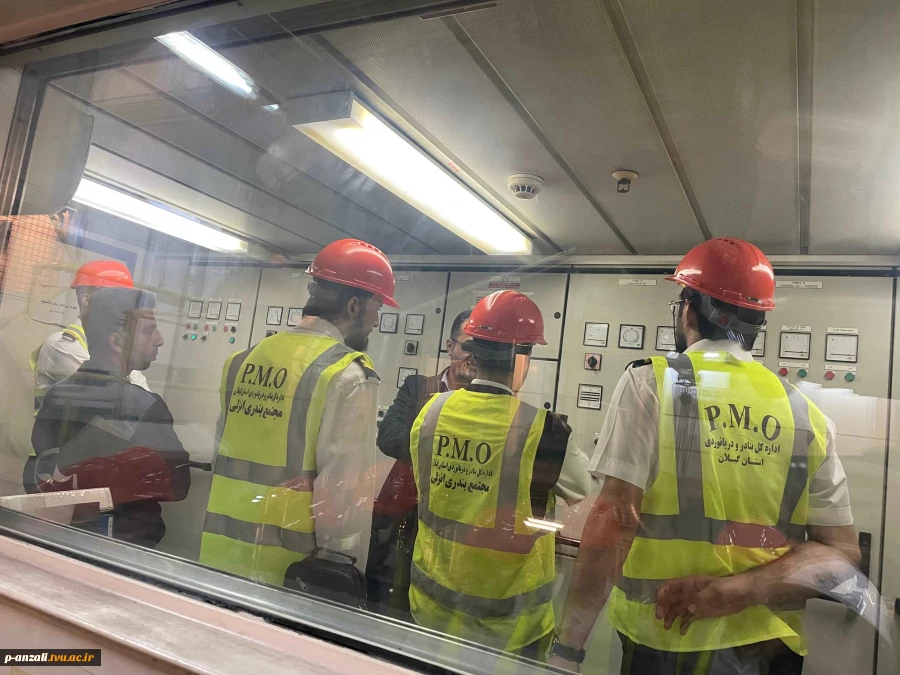 بازدید علمی دانشجویان کاردانی مکانیک موتورهای دریایی از لایروب هاپر ساکشن یاسین در مجتمع بندر انزلی 5