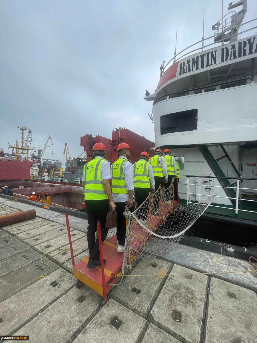 بازدید علمی دانشجویان کاردانی مکانیک موتورهای دریایی از لایروب هاپر ساکشن یاسین در مجتمع بندر انزلی 7