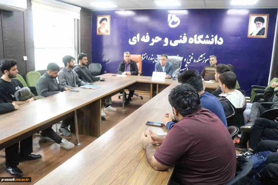 جلسه صمیمی ریاست آموزشکده ملی مهارت بندرانزلی ( شهید خدادادی) با مسوولین اتاق های خوابگاه دانشجویی به مناسبت روز دانشجو 
 3