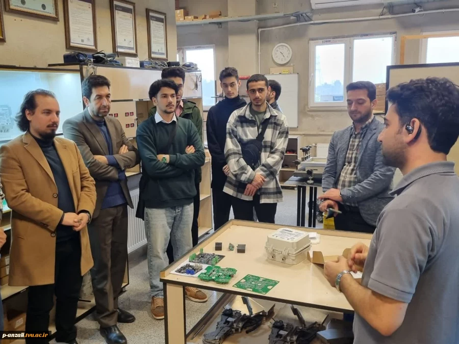 بازدید علمی دانشجویان کامپیوتر آموزشکده ملی مهارت بندرانزلی از دهکده نوآوری و فناوری فشتام
 7