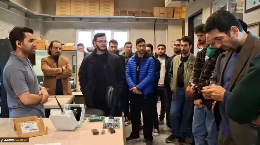 بازدید علمی دانشجویان کامپیوتر آموزشکده ملی مهارت بندرانزلی از دهکده نوآوری و فناوری فشتام
 8