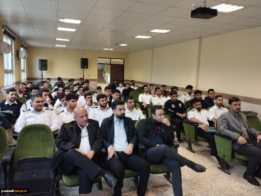 برگزاری کارگاه آموزشی «اصول بقا در دریا» ویژه دانشجویان ناوبری و مکانیک موتورهای دریایی به مناسبت هفته پژوهش و روز دانشجو
 4