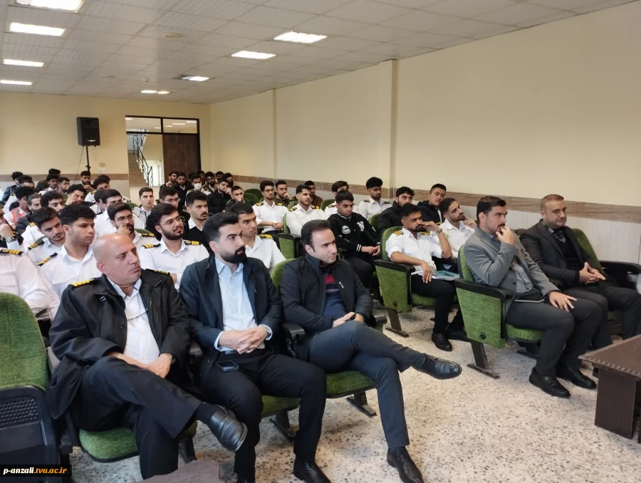 برگزاری کارگاه آموزشی «اصول بقا در دریا» ویژه دانشجویان ناوبری و مکانیک موتورهای دریایی به مناسبت هفته پژوهش و روز دانشجو
 6