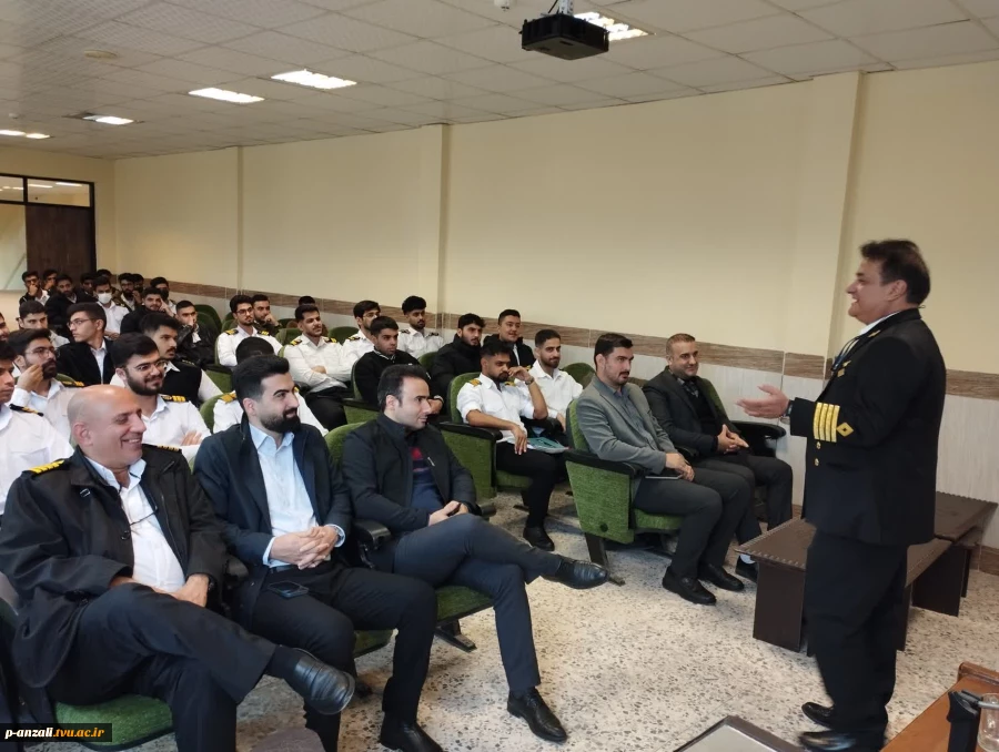 برگزاری کارگاه آموزشی «اصول بقا در دریا» ویژه دانشجویان ناوبری و مکانیک موتورهای دریایی به مناسبت هفته پژوهش و روز دانشجو
 8