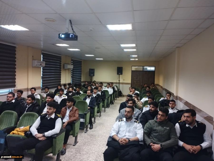 کارگاه آموزشی «آشنایی با Fire and Safety Plan شناورها» ویژه دانشجویان رشته‌های ناوبری و مکانیک موتورهای دریایی به مناسبت هفته پژوهش
 3