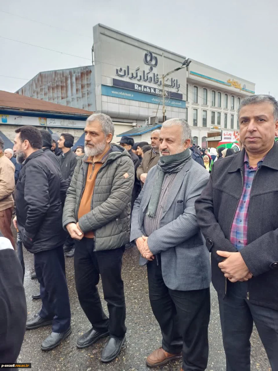 حضور همکاران آموزشکده ملی مهارت پسران بندر انزلی (شهید خدادادی) در راهپیمایی یوم االله 22 بهمن 5
